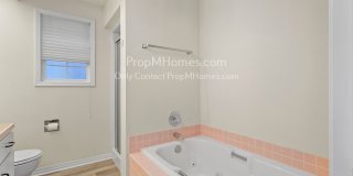 Lake Oswego Two Bedroom Home - New Updated Kitchen Coming Soon! Gallery 12