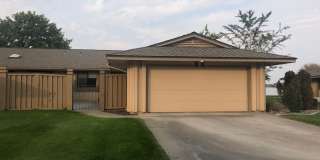 LAKEFRONT Condo Style Living! Gallery 1