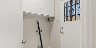 Fully Remodeled Oakland 2 Bed w/ Off-Street Parking & Beautiful Cabinets Gallery 13
