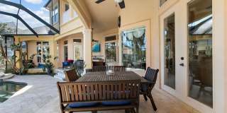 Stunning Lagoon Residence! Gallery 46