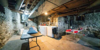 Unique 8 bed 2bath HOUSE with Yard,  Basement , Easy Parking Gallery 25