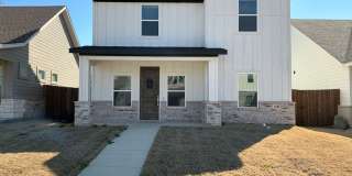4/2/2 GODLEY ISD - Two Story Home - Fireplace Gallery 1
