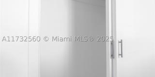 5445 Collins Ave Gallery 15