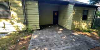 Four Bedroom Two Bath House - Great Location! Gallery 3