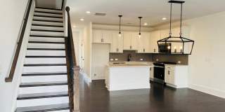 LIKE NEW IN PARK VUE! Townhome located across from Westside Park in Atlanta! MUST SEE! Gallery 3