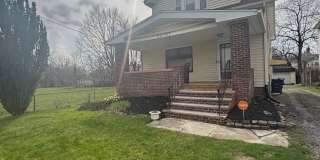 Spacious Single Family Home with Central Air Gallery 1