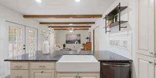 4 Bedroom with a Pool in Helotes! Gallery 31