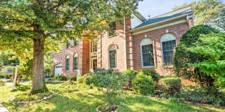 Elegant 4Bd/4Bth Brick Colonial Gallery 1