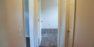 Charming 4 bedroom, 2 bathroom home in Greensboro w lake front views Gallery 19