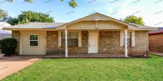 335 East Hillcrest Lane Gallery 1