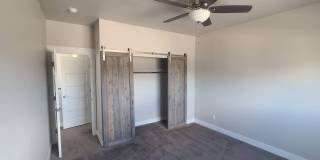 Just Like New!!  Great 3 bedroom 2.5 Bath duplex Gallery 16