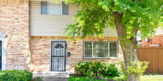 Updated 2-Bedroom Townhome Near the Airport & Hwy 281! Updated 2-Bedroom Townhome Near the Airport & Hwy 281! Gallery 1