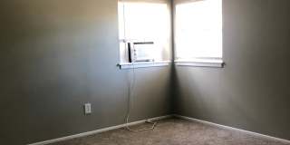 Available November - Cute 3 bed/1 bath! Gallery 15