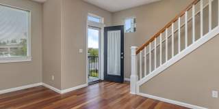 Spacious Living in a Modern Townhome Gallery 13