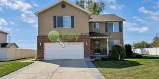 Spacious Kaysville Home with Large Yard, Mountain Views & Updated Flooring Spacious Kaysville Home with Large Yard, Mountain Views & Updated Flooring Gallery 1