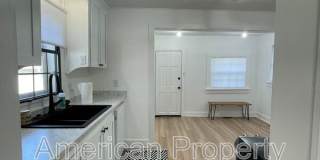 1227 S College Ave Gallery 11