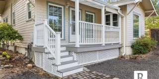 Beautiful 3 bedroom home in Talent! Gallery 1