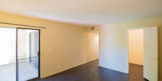 Stunning Updated 2BD/2BA Condo in Signal Hill AVAILABLE FOR IMMEDIATE MOVE IN Gallery 10