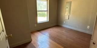2 BEDROOM 1 BATH HOUSE ALL ELECTRIC CENTRAL HEAT & AIR HAS STACK WASHER/DRYER CONNECTION. Gallery 4