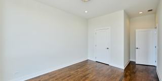 5139 North Broadway - 301 Gallery 3