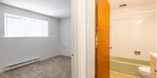 Meadow Lane Apartments Gallery 12