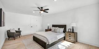 Meticulously renovated single-story contemporary estate Gallery 24