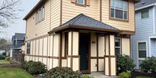 3 bedroom plus den in Willamette Landing for $2895 per month Gallery 1