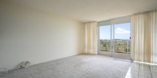 $3,000 / 2 Bed / 2 Bath / 2 Parking – Colonnade on The Green Gallery 3