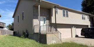 Townhome including Washer/Dryer, 2 Stall Garage Gallery 1