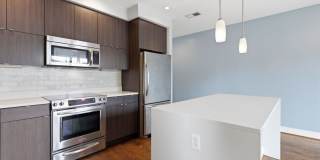 Luxury 2BR/2BA Columbia Heights Condo w/ Patio & Parking! Gallery 4