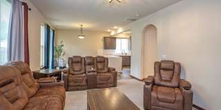 Spacious 4-Bedroom Home in The Oaks with Fenced Yard Spacious 4-Bedroom Home in The Oaks with Fenced Yard Gallery 9