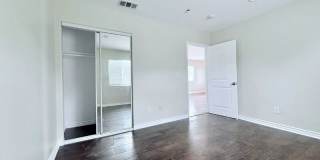 1549 East 50th Street Gallery 7