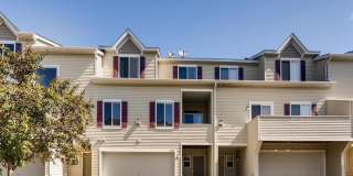 Rare Find! 2bd2ba2car garage townhome in Cottage Grove Gallery 1