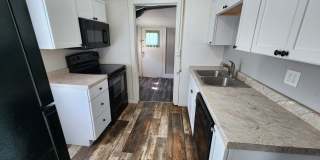 Cozy House with Large Yard Gallery 4