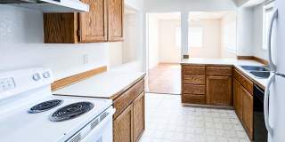 4 Bed/3 Bath Three Story Condo Near Bus Routes and Shopping Gallery 8