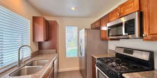 Bright & Spacious Condo Living with Parking! Gallery 5