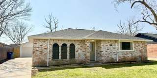 Elegant 3/2/2 home with lots of Updates in Angleton! Gallery 1