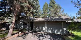 Charming 3 Bed/2 Bath Single Level Home - Canterbury Court Gallery 1