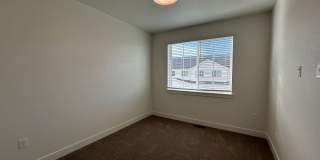 Stylish New Home Surrounded by Greenbelts and Outdoor Recreation Gallery 7