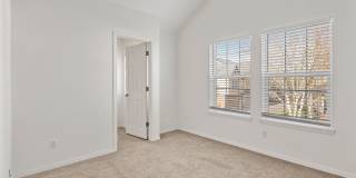3 bed/2.5 bath Townhome + 2 Car Garage + Washer/Dryer + Fenced Front Patio Gallery 4