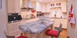 Luxury Living with Breathtaking City Views – Stunning Furnished 3BR/3BA in Bayfront Tower Gallery 5