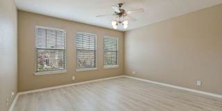 Two Bedroom Townhouse, Great Location! Gallery 16