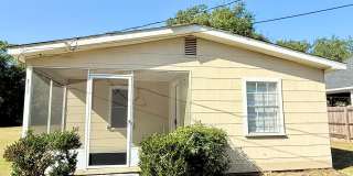 Charming 3-Bedroom Home With Screened Front Porch Gallery 1