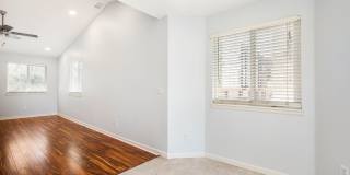 Beautiful 3 bed / 2 bath duplex in Uptown Neighborhood! Gallery 10