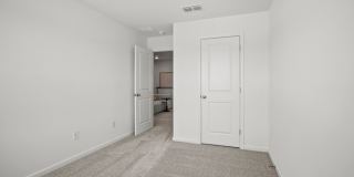 12004 Oak Street Gallery 26