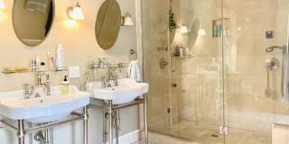 Enormous Upper Floor Unit in Heart of Downtown MKE Gallery 6