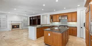 17 Colonial Gallery 9