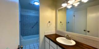 Charming 3 bedroom/1 bathroom Home Gallery 13