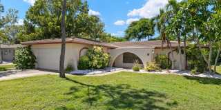 Great 2 bedroom 2 Bath 2 car garage and Florida Room plus Huge Backyard Gallery 1