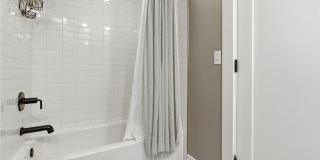 240 E Jefferson St Gallery 34